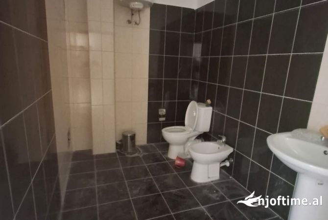  AMBIENT BIZNESI PRANE UJESJELLESIT, DURRES, per shitje