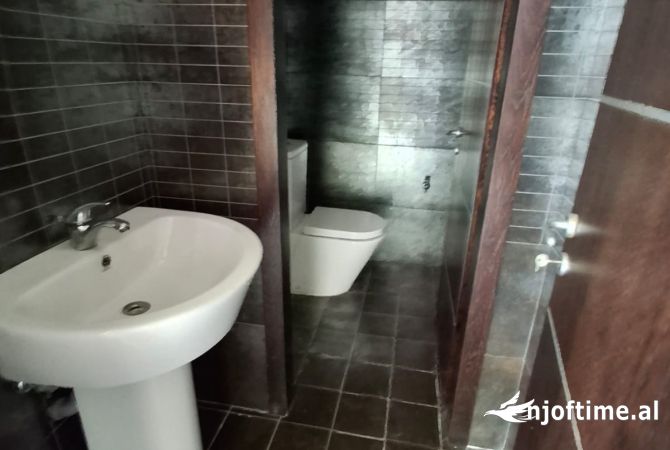 SHITET AMBJENT BIZNESI , ZONA E PLAZHIT DURRES