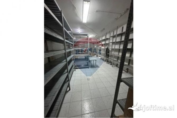 Ambiente Commerciale in Affitto 3+1 a Tirana - 1,500 Euro