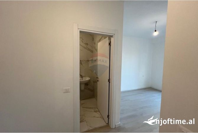 Ambiente Commerciale in Affitto 1+1 a Tirana - 750 Euro