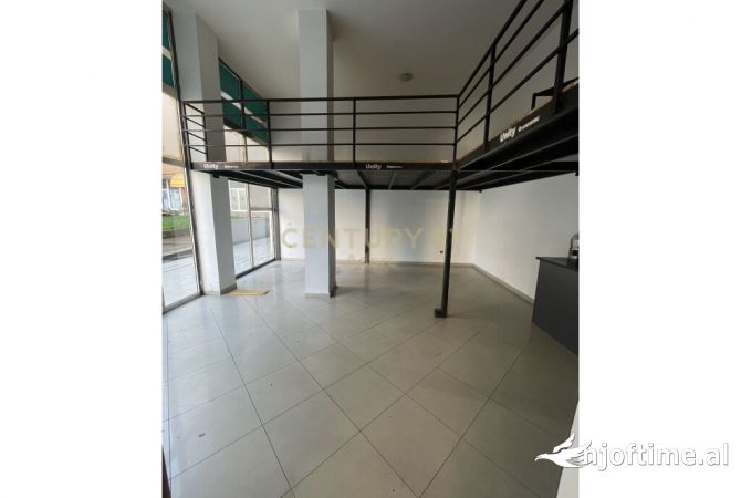 Shitet ambient biznesi tek komuna e Parisit, prane Kristal Center