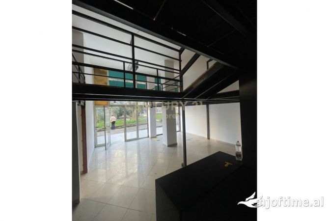 Ambiente Commerciale in Vendita 1+1 a Tirana - 210,000 Euro