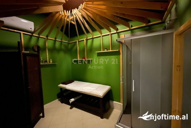 Ambiente Commerciale in Affitto 6+1 a Tirana - 1,000 Euro