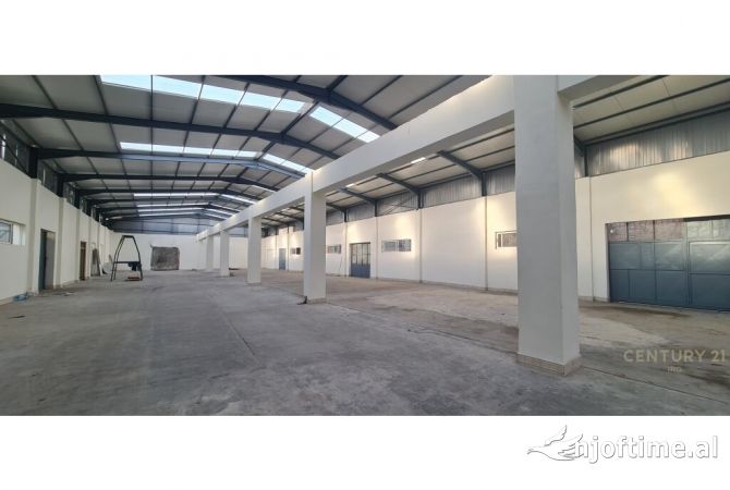 Ambiente Commerciale in Affitto 4+1 a Tirana - 4,000 Euro