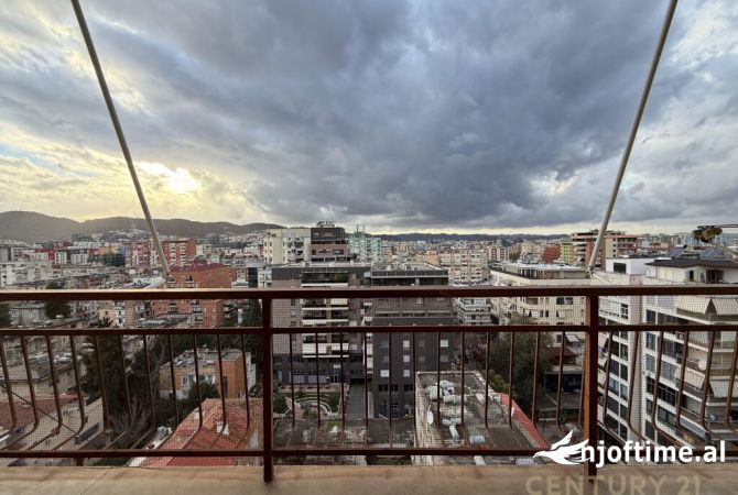 Ambiente Commerciale in Affitto 3+1 a Tirana - 2,500 Euro