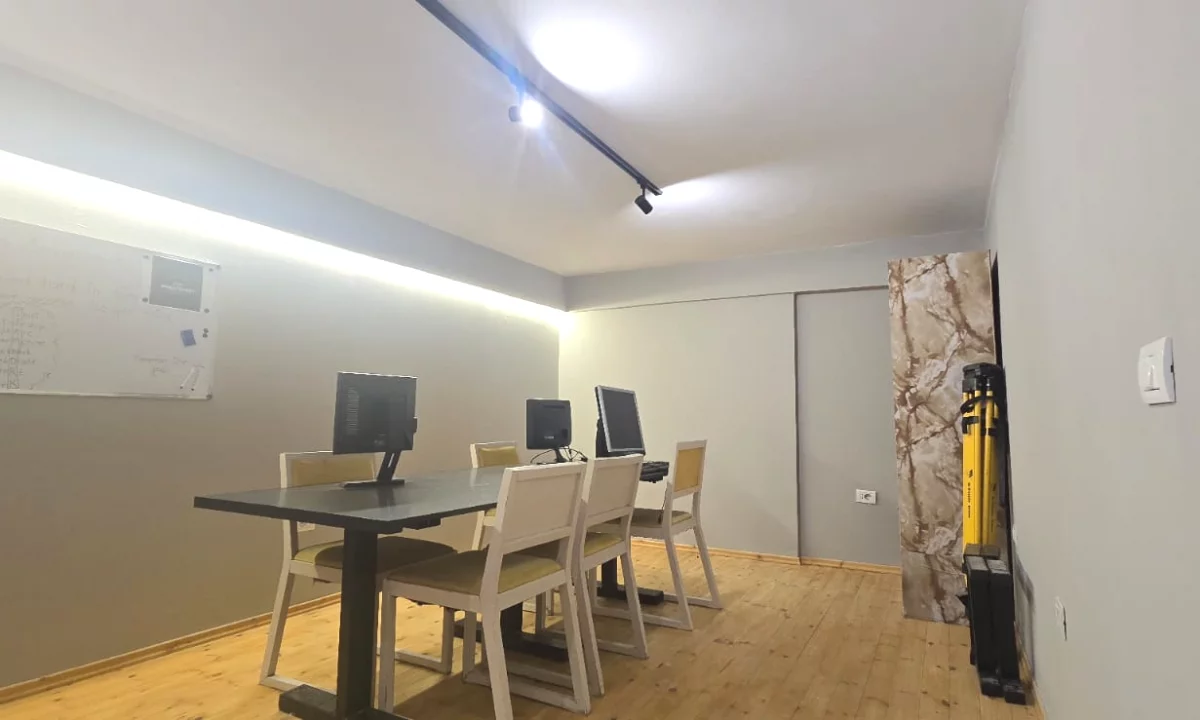 Shtepi ne shitje Apartament ne Tirane, Garsoniere, Mobilimi Pjeserisht e mobiluar, Pagesa 5,000,000  Leke.