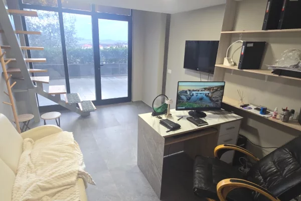 Shtepi ne shitje Apartament ne Tirane, Garsoniere, Mobilimi Pjeserisht e mobiluar, Pagesa 5,000,000  Leke.