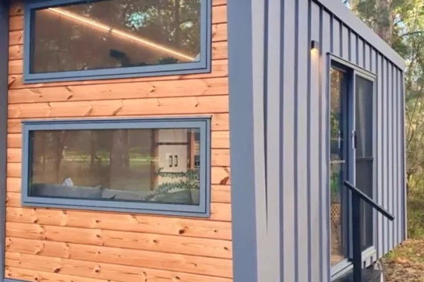 Shtepi ne shitje Vila Luksoze ne Tirane, 1+1, Mobilimi Bosh, pa mobiluar, Pagesa 20,000  Euro.