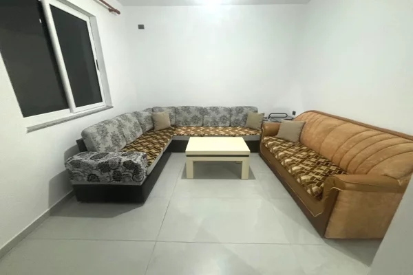 Shtepi me qera Shtepi Private ne Tirane, 2+1, Mobilimi E mobiluar, Pagesa 35,000  Leke.