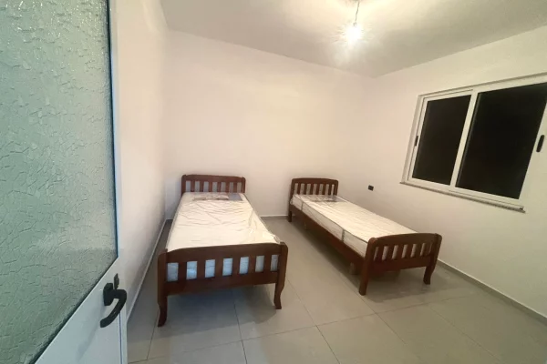 Shtepi me qera Shtepi Private ne Tirane, 2+1, Mobilimi E mobiluar, Pagesa 35,000  Leke.