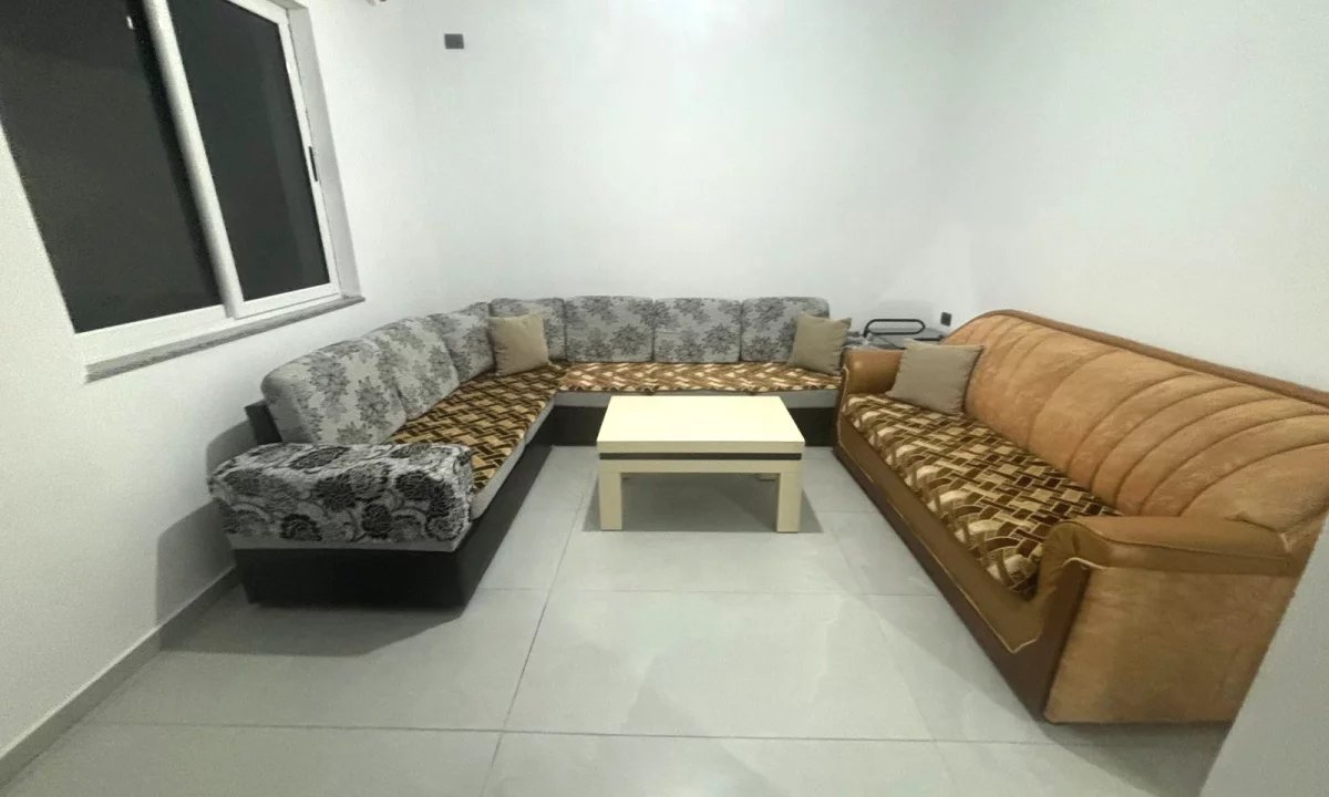 Shtepi me qera Shtepi Private ne Tirane, 2+1, Mobilimi E mobiluar, Pagesa 35,000  Leke.