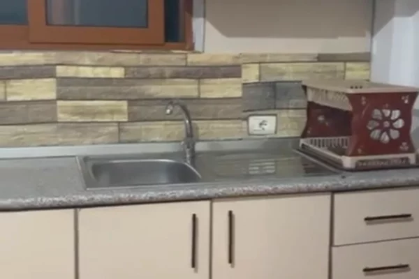 Shtepi me qera Apartament ne Tirane, 1+1, Mobilimi E mobiluar, Pagesa 25,000  Leke.