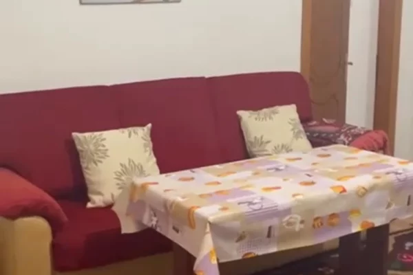 Shtepi me qera Apartament ne Tirane, 1+1, Mobilimi E mobiluar, Pagesa 25,000  Leke.