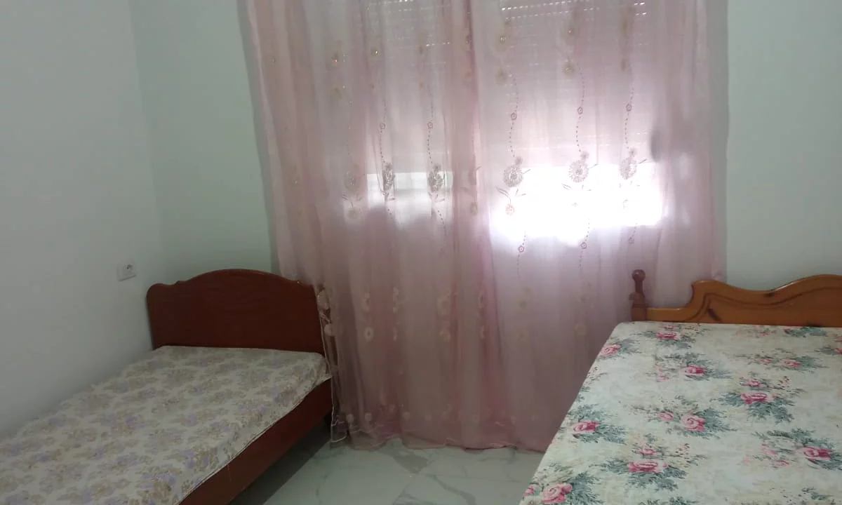 Shtepi me qera Apartament ne Tirane, 1+1, Mobilimi E mobiluar, Pagesa 30,000  Leke.