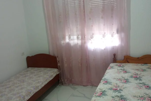 Shtepi me qera 1+1 ne Tirane - 30,000 Leke