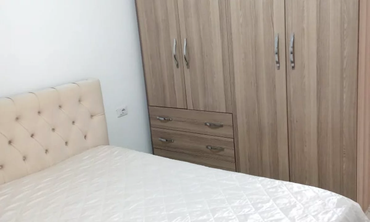 Shtepi me qera Apartament ne Tirane, 2+1, Mobilimi E mobiluar, Pagesa 35,000  Leke.