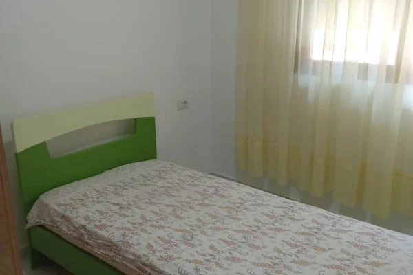 Shtepi me qera Apartament ne Tirane, 2+1, Mobilimi E mobiluar, Pagesa 35,000  Leke.