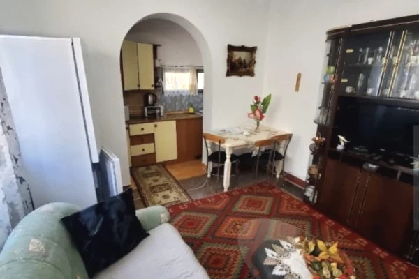 Shtepi me qera Apartament ne Tirane, 2+1, Mobilimi E mobiluar, Pagesa 50,000  Leke.