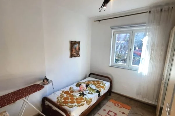 Shtepi me qera Apartament ne Tirane, 2+1, Mobilimi E mobiluar, Pagesa 50,000  Leke.