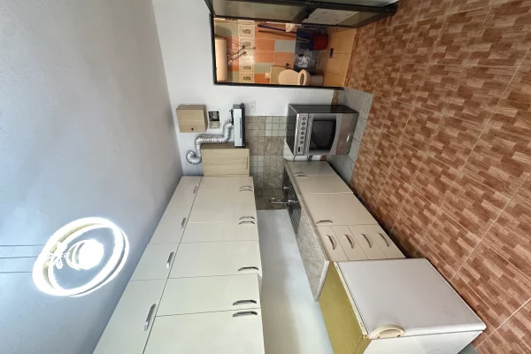 Shtepi me qera Apartament ne Tirane, 1+1, Mobilimi E mobiluar, Pagesa 40,000  Leke.