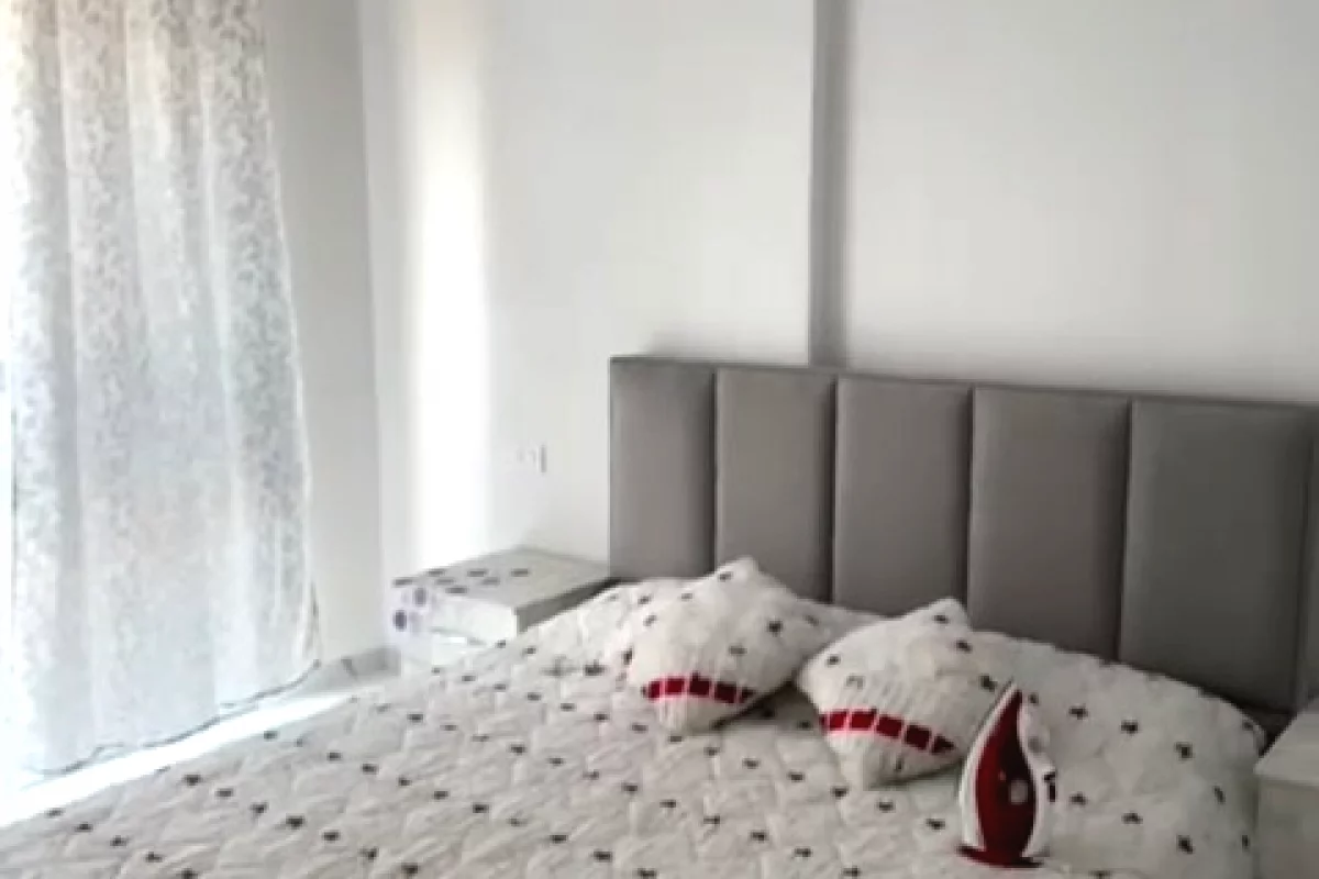 Shtepi me qera Apartament ne Tirane, 2+1, Mobilimi E mobiluar, Pagesa 50,000  Leke.