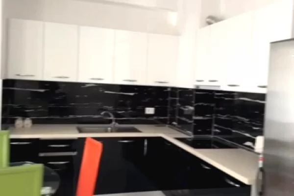 Shtepi me qera Apartament ne Tirane, 2+1, Mobilimi E mobiluar, Pagesa 50,000  Leke.