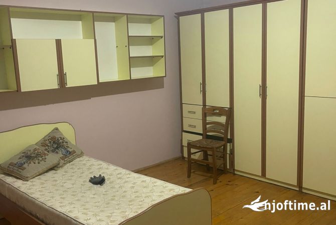 Shtepi me qera Apartament ne Tirane, 2+1, Mobilimi E mobiluar, Pagesa 40,000  Leke.