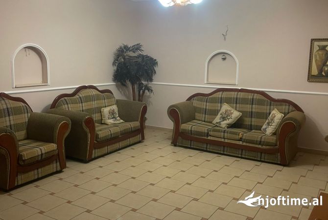 Shtepi me qera Apartament ne Tirane, 2+1, Mobilimi E mobiluar, Pagesa 40,000  Leke.