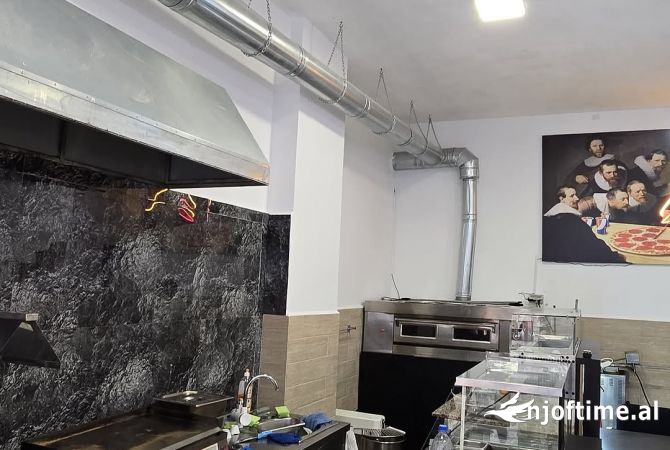 Ambiente Commerciale in Affitto 2+1 a Tirana - 1,000 Euro