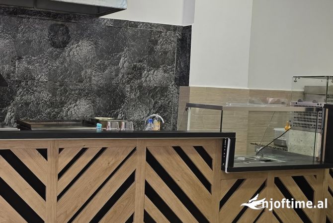 Ambiente Commerciale in Affitto 2+1 a Tirana - 1,000 Euro