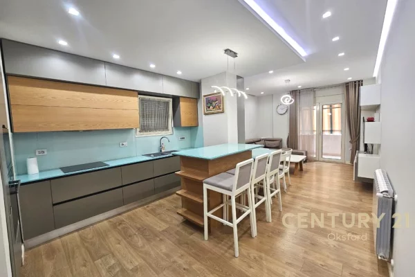 Appartamento in vendita a Tirana 2+1, Arredato