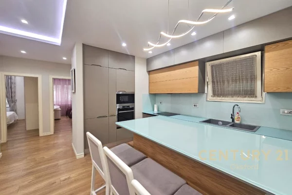 Appartamento in vendita a Tirana 2+1, Arredato