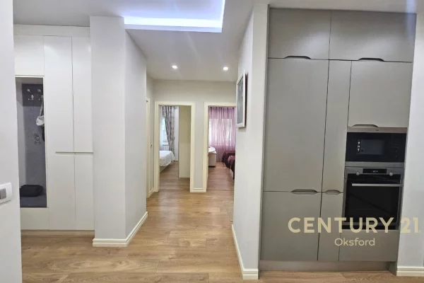 Appartamento in vendita a Tirana 2+1, Arredato