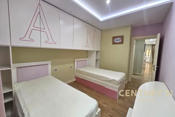 Appartamento in vendita a Tirana 2+1, Arredato