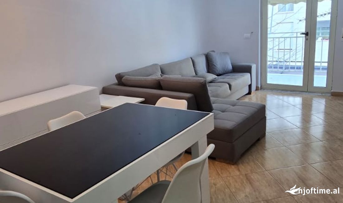 Shtepi ne shitje Apartament ne Tirane, 1+1, Mobilimi E mobiluar, Pagesa 135,000  Euro.