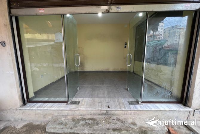 Ambient biznesi ne shitje 1+1 ne Tirane - 104,000 Euro