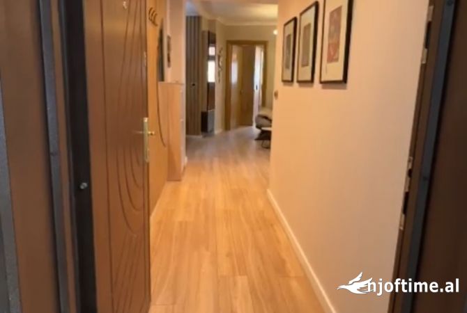 Shtepi ne shitje Apartament ne Tirane, 2+1, Mobilimi E mobiluar, Pagesa 235,000  Euro.