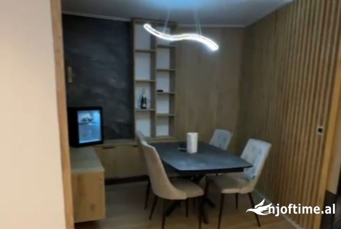 Shtepi ne shitje Apartament ne Tirane, 2+1, Mobilimi E mobiluar, Pagesa 235,000  Euro.