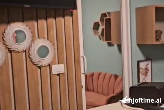 Ambiente Commerciale in Affitto 1+1 a Tirana - 5,000 Euro