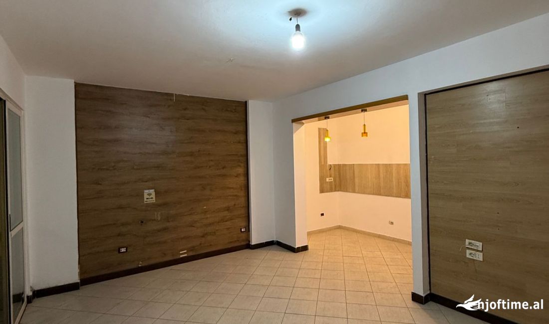 Shtepi ne shitje Apartament ne Tirane, 2+1, Mobilimi Bosh, pa mobiluar, Pagesa 175,000  Euro.