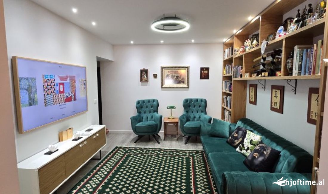 Appartamento in vendita a Tirana 2+1, Arredato