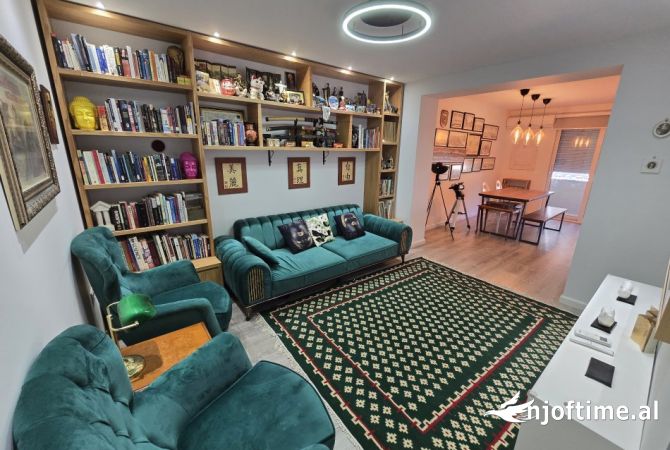 Appartamento in vendita a Tirana 2+1, Arredato