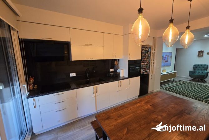 Appartamento in vendita a Tirana 2+1, Arredato