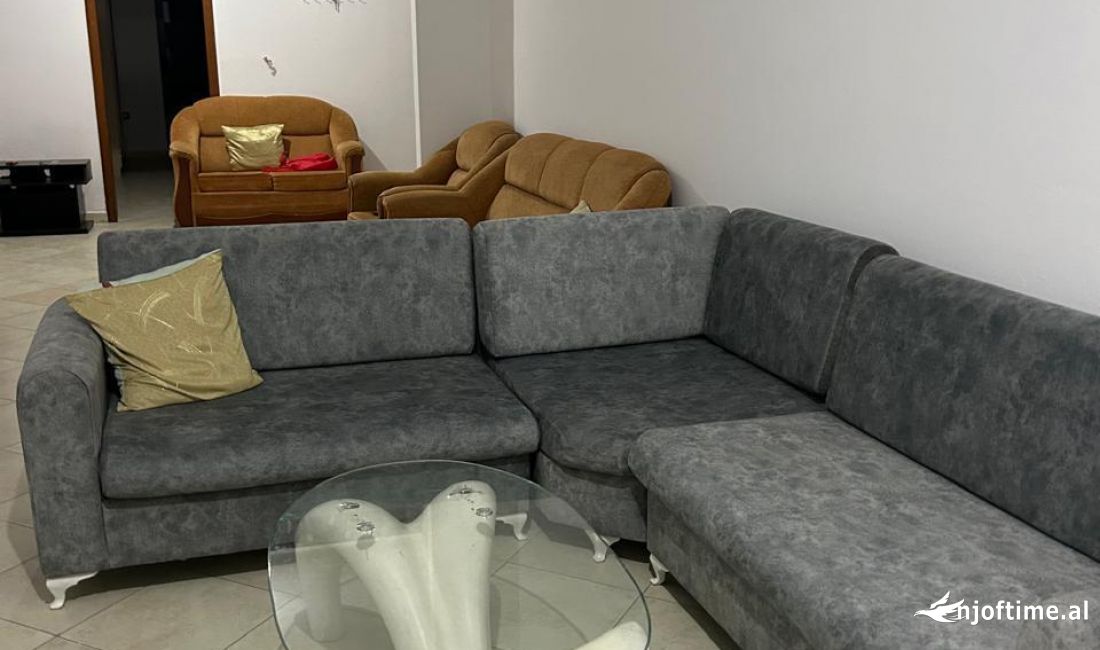 Appartamento in affitto a Tirana 2+1, Arredato