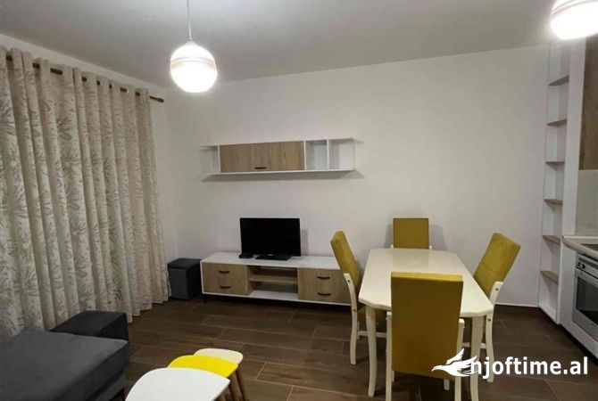 Jepet me qera apartament 2+1 tek Kopshti Botanik