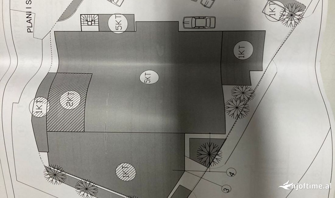 Jepet me qera Godina  5 kateshshe tek Stacioni i Fundit te Tiranes se Re 