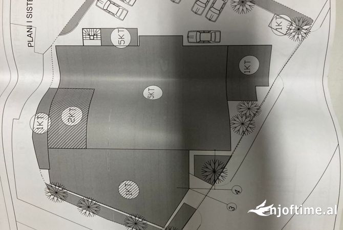 Jepet me qera Godina  5 kateshshe tek Stacioni i Fundit te Tiranes se Re 