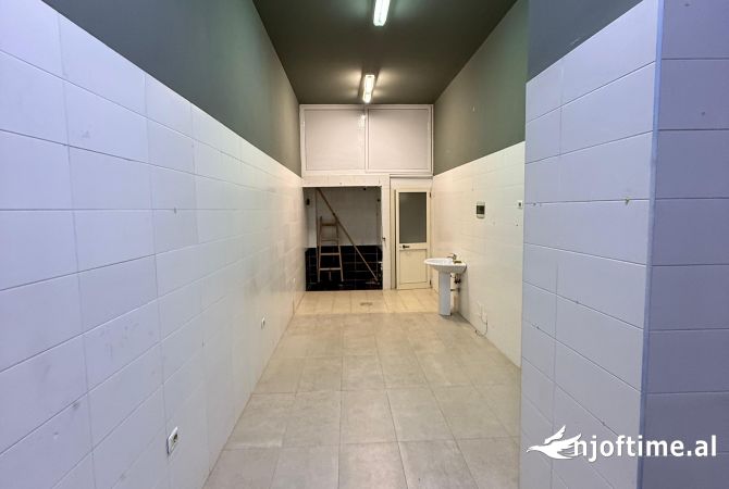 Ambiente Commerciale in Affitto 1+1 a Tirana - 30,000 Leke