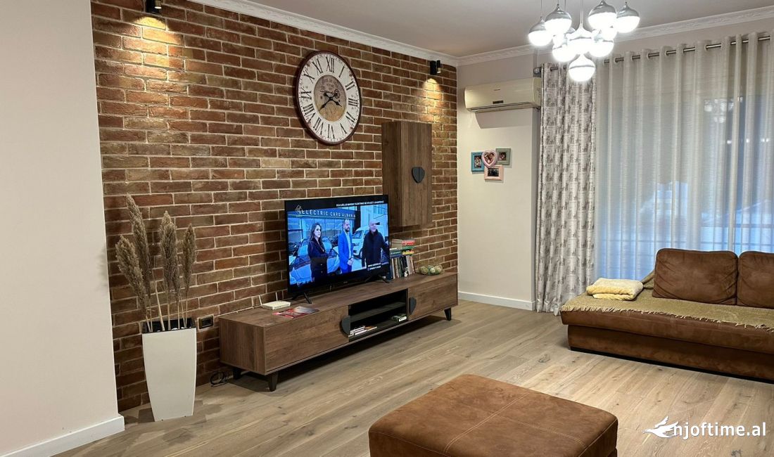 Shtepi ne shitje Apartament ne Tirane, 2+1, Mobilimi E mobiluar, Pagesa 250,000  Euro.