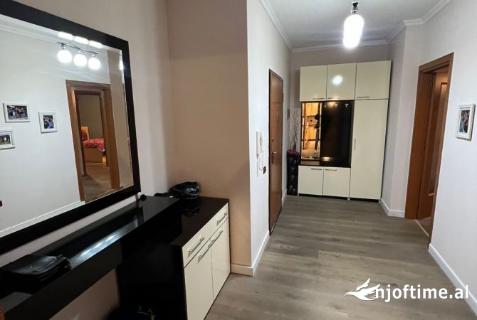 Shtepi ne shitje Apartament ne Tirane, 2+1, Mobilimi E mobiluar, Pagesa 250,000  Euro.